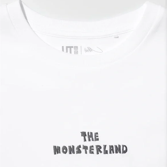 UNIQLO X POP MART T-SHIRT THE MONSTERS LABUBU - Picture 5 of 7